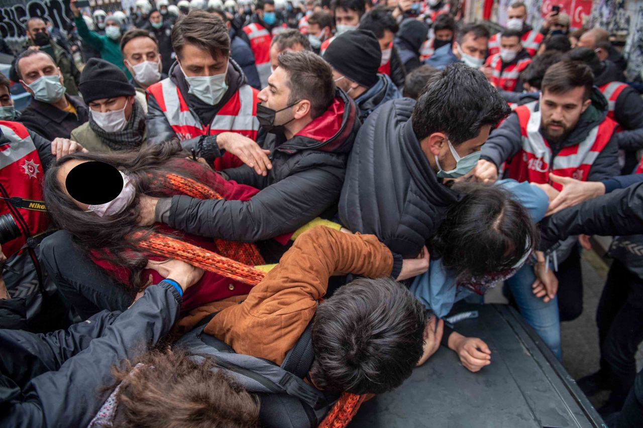 Kadıköy’de polis terörü: Üniveriste öğrencilerinin gerçekleştirmek istediği eyleme polis vahşice saldırdı
