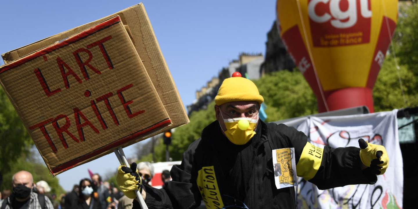 Fransa’da hükümetin işsizlik sigortasına yönelik saldırı planına karşı binlerce kişi sokağa çıktı