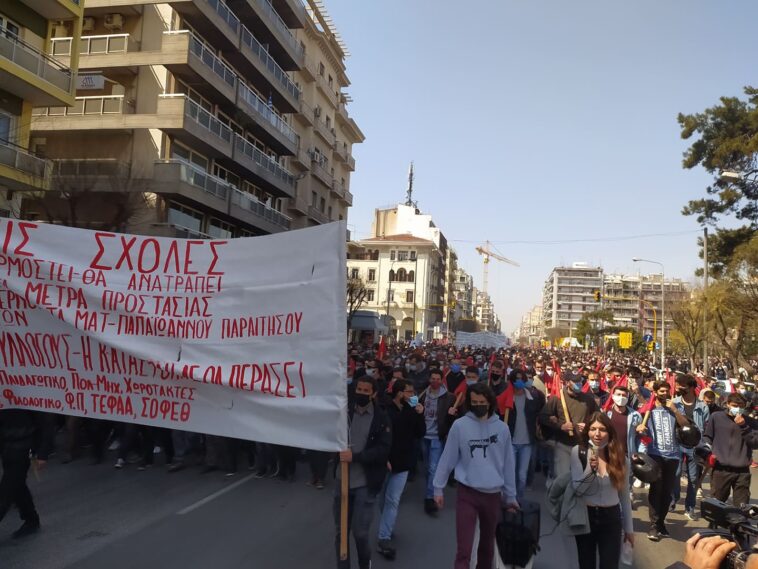 Yunanistan’da öğrenciler üniversitelere polisi sokmamakta kararlı