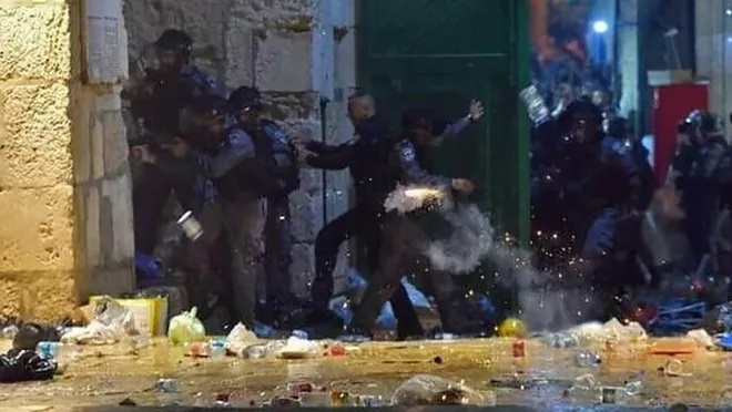 İsrail kolluk kuvvetlerinin Doğu Kudüs’e yönelik saldırılarına karşı direniş sürüyor
