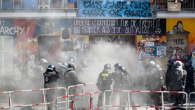 Almanya’da devletin “Rigaer 94” işgal evini tahliye girişimine karşı direniş sürüyor