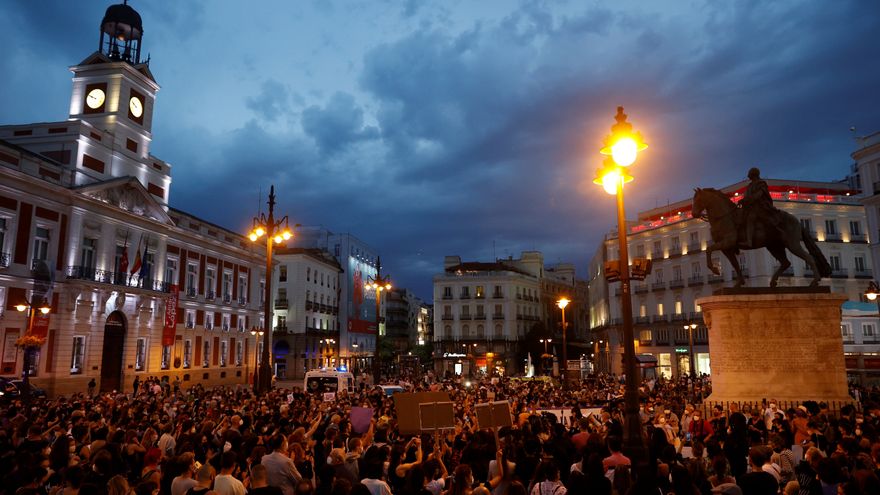 İspanya’da kayıp kızın cesedinin bulunmasının ardından binlerce kadın sokaklara çıktı