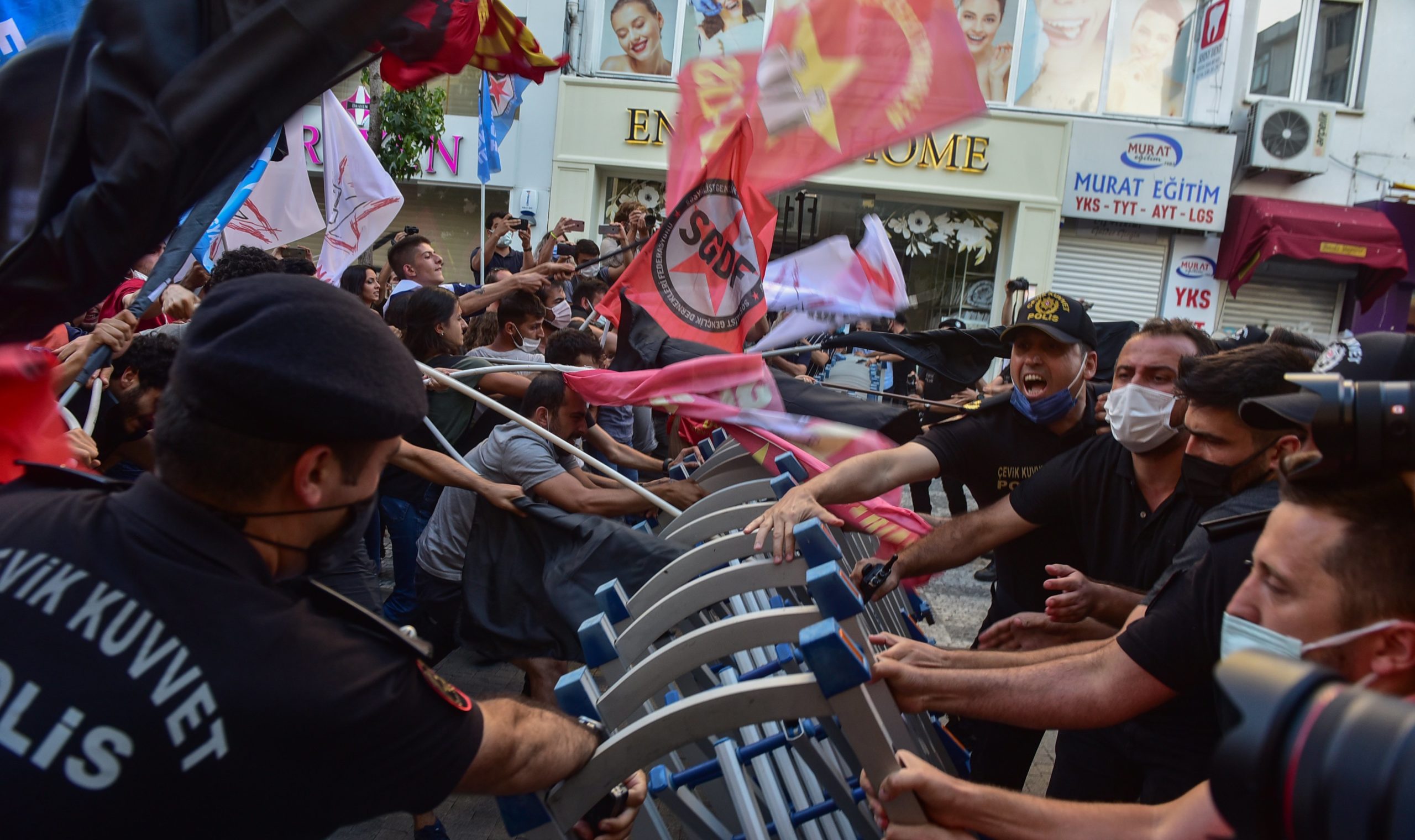 Ankara, İzmir ve İstanbul’da Suruç Katliamı eylemlerine polis saldırdı