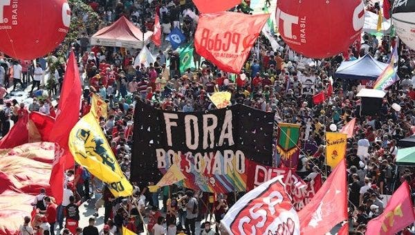 Brezilya’da Bolsonaro’ya karşı binlerce kişi sokaklara çıktı