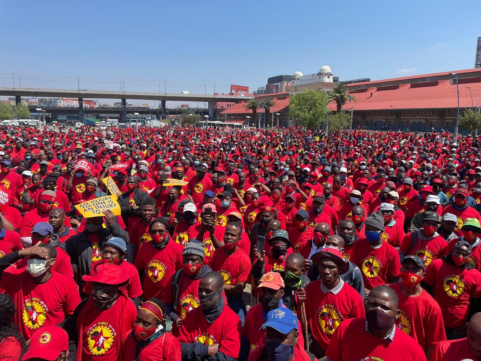 Güney Afrika metal işçilerinin kitlesel grevi ile sarsılıyor