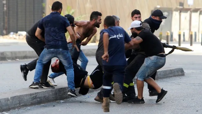 Beyrut Limanı patlamasını davasını yürüten hakimi protesto edenlere ateş açıldı: En az 6 kişi hayatını kaybetti