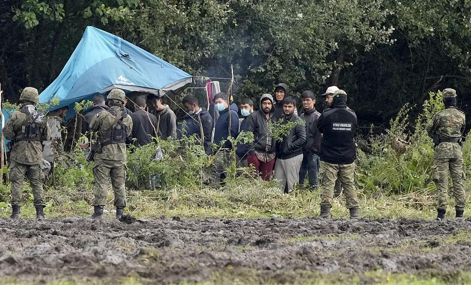 Polonya-Belarus sınırında mülteciler ölüme terk edildi