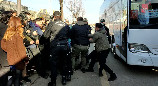 Barınma hakkı için Ankara’da eylem yapmak isteyen öğrencilere polis saldırdı
