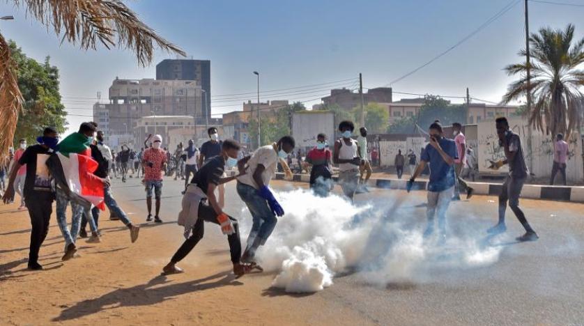 Sudan’da askeri yönetime karşı eyleme polis saldırdı