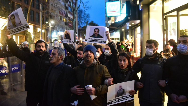 Tutsaklarla Dayanışma İnisiyatifi’nin Kadıköy’de gerçekleştirmek istediği eyleme polis saldırdı