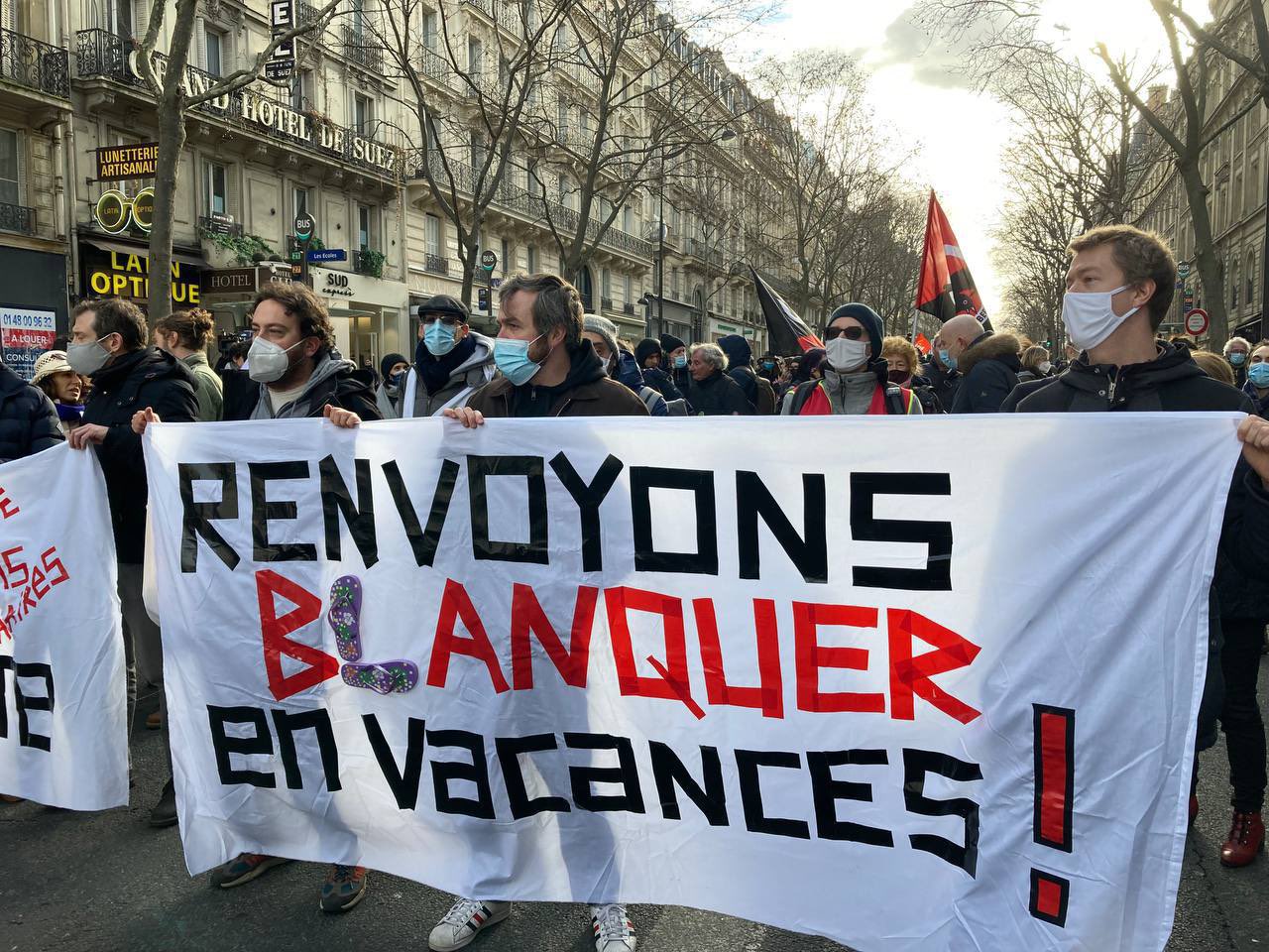 Fransa’da eğitim emekçileri hükümetin okullarda Covid-19 için yeterli önlem almaması nedeniyle greve çıktı