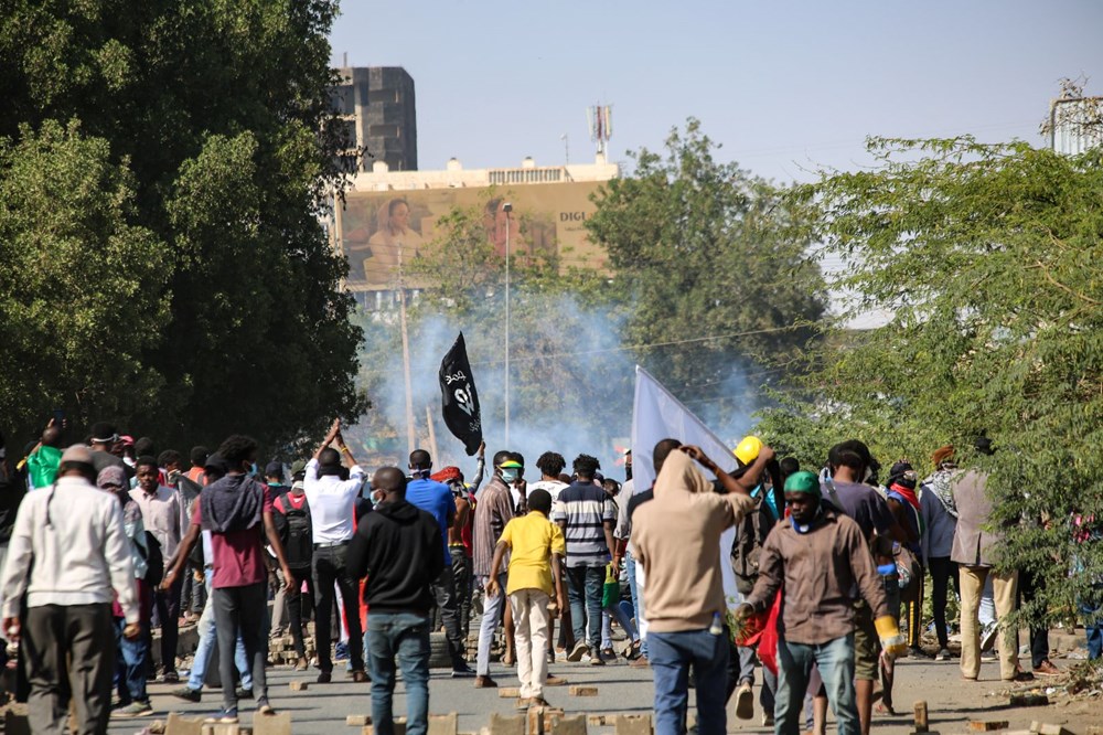 Sudan’da askeri darbeye karşı direniş sürüyor: Pazar günü binlerce kişi sokağa çıktı