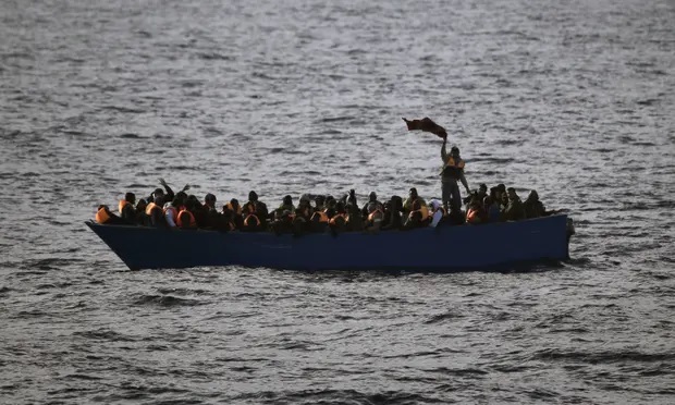 Akdeniz’de yine göçmen katliamı: Ahşap bir teknenin batması sonucu en az 35 kişi hayatını kaybetti